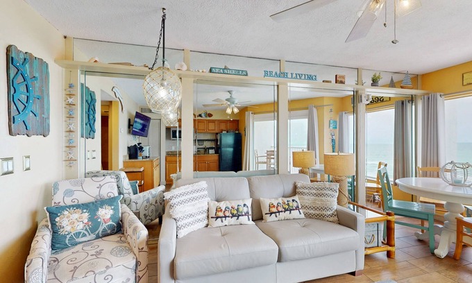 Belleair Beach Condo | Gulf-front condo with pool, beach access, balcony & central AC - dog-friendly