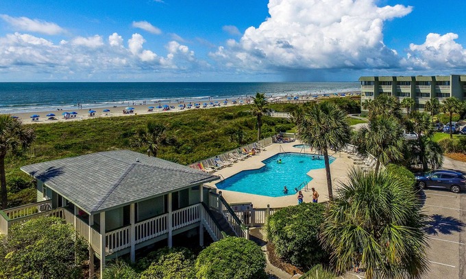 Isle of Palms Villa | Gulf-front villa near restaurants & state park with beach access, pool & pier