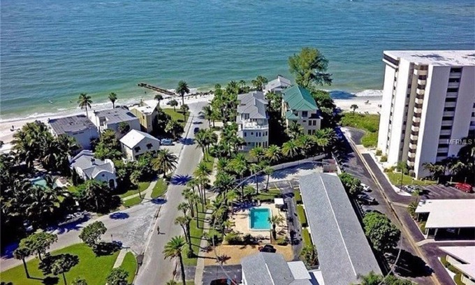 Siesta Key Village Condo | Gulf Holiday unit 7!