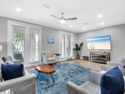 Gulf Place House | Gulf Place Courtyard 29 by Newman-Dailey