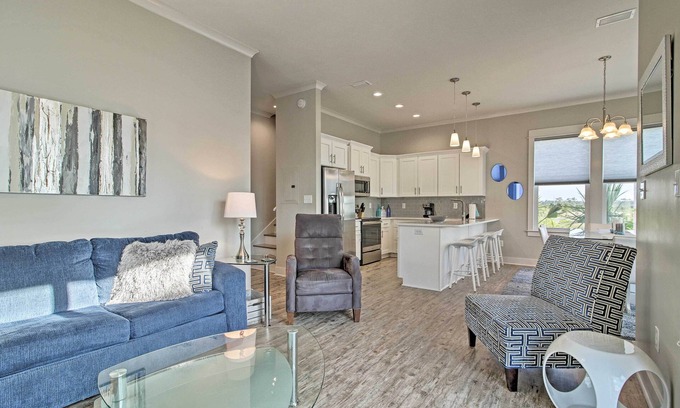 Gulf Shores Cottage | Gulf Shores Home w/Shared Pool, 2 Blocks to Beach