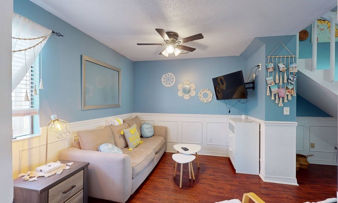 Holiday Beach Condo | Gulf-view 2-story condo near the beach with porch, streaming, W/D, & central AC