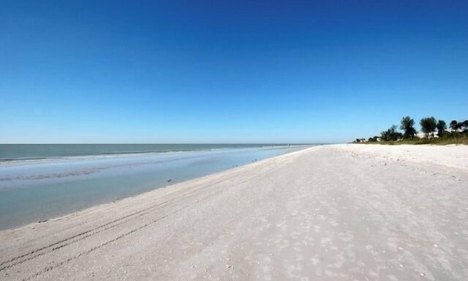 Sanibel Condo | Gulf-View Comfort Awaits: Stylish 2BR Beachfront Condo at Pointe Santo