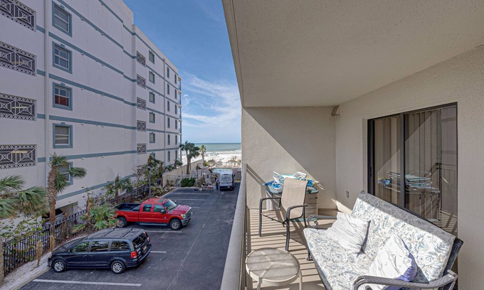 Belle Vista Condo | Gulf View Getaway | Near It All