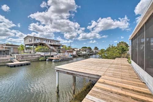 Signal Cove House | Gulf Views and Boat Dock Sunny Hudson Escape!