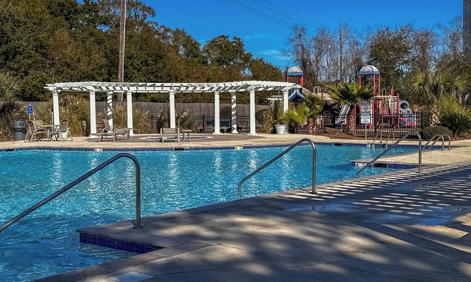 Gulfport Condo | Gulfport Condo: Pool and Beach