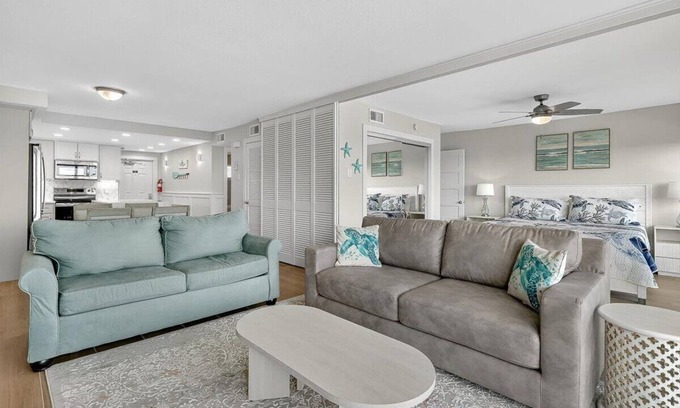 Corpus Christi Condo | Gulfstream Condos Unit 504 | Pool, Hot Tub & BBQ Areas | Private Balcony