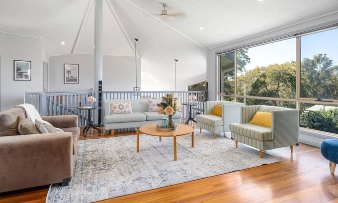 Sunshine House | Gumnut House at Sunshine - Moments to Sunshine Park & Lake, the Perfect Family Entertainer!
