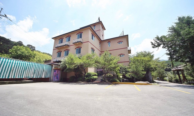Naesan-ri Hotel | Gurye Purunsol