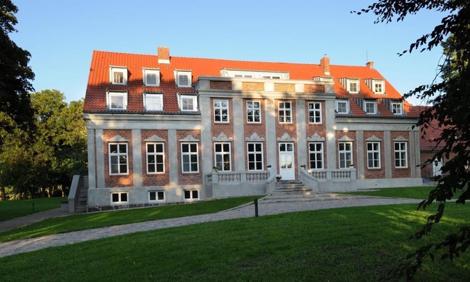 Garz/Rugen Apartment | Gutshaus Zicker, apartment no. 8 - fireplace, terrace, large garden