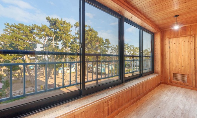 Gyeongju House | Gyeongju Beach Castle Pension
