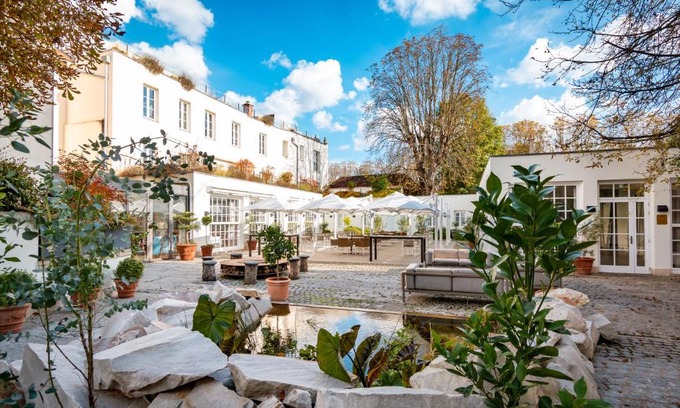 Fontainebleau Hotel | Hôtel de Cavoye