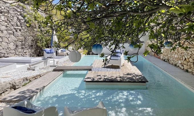 Cassis Hotel | Hôtel de la Plage Mahogany