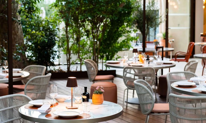 Cabries Hotel | Hôtel et Restaurant La Bastide Bourrelly – Mathias Dandine