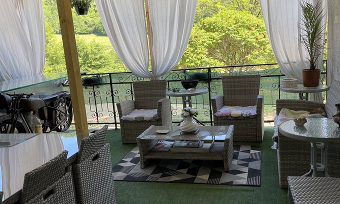 Saint-Martin-sous-Vigouroux Hotel | Hôtel bar b’rock