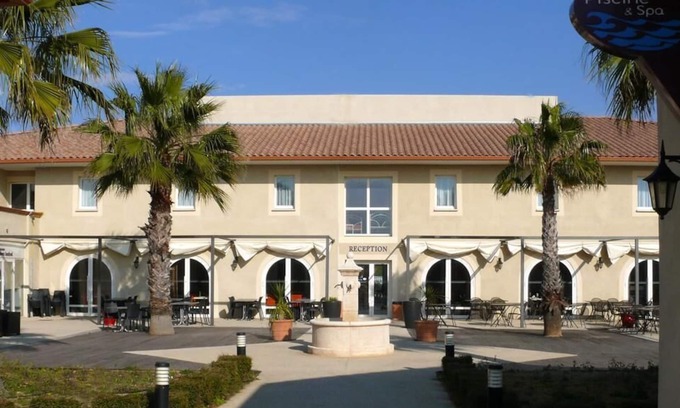 Gallargues-le-Montueux House | Hôtel Restaurant Les Jasses de Camargue