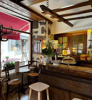 Salers Hotel | Hôtel Restaurant Le Beffroi