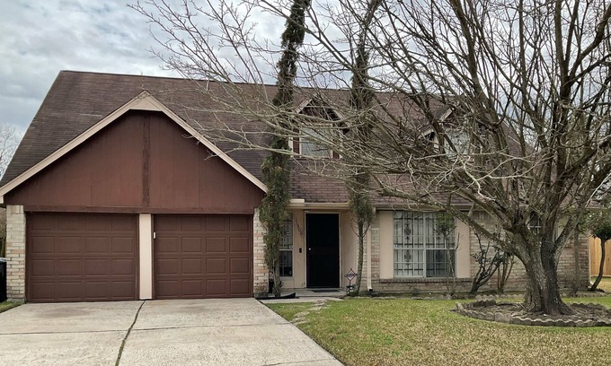 Houston House | H-Town home away from home near Bush Intercontinental Airport