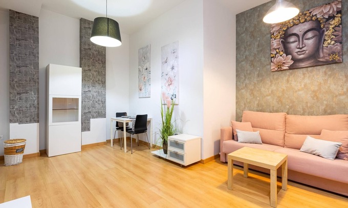 La Victoria Apartment | H2M Victoria 13 Smart TV Quiet Ideal for working