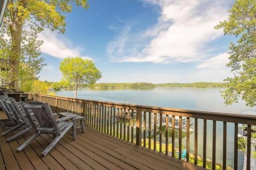 Crane Hill House | H2Oasis on Beautiful Smith Lake