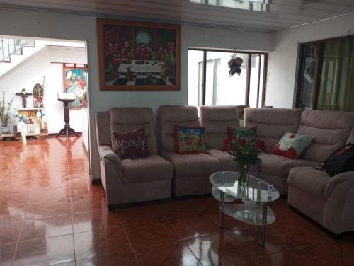 Fontibon House | Habitación con baño privado cerca al aeropuerto