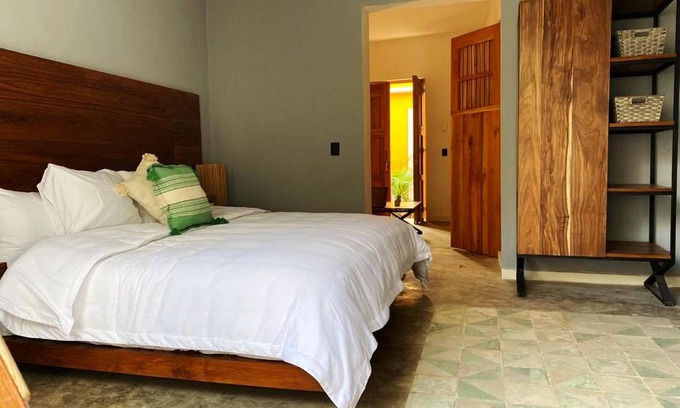 Barrio de Santiago Hotel | Habitación de lujo con king Size en el centro de Mérida.