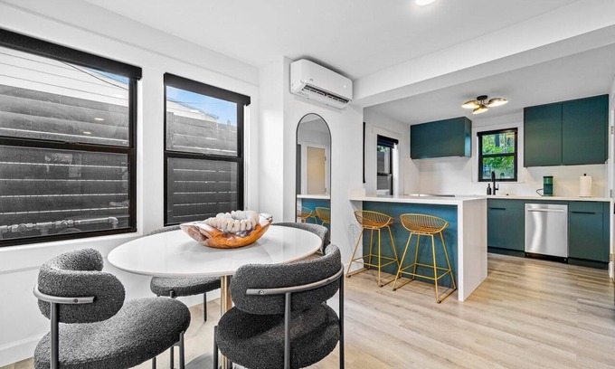 Flamingo Parks Apartment | Hacienda Flamingo Unit 3 - Modern 1BR Hideaway with Double Queen Beds