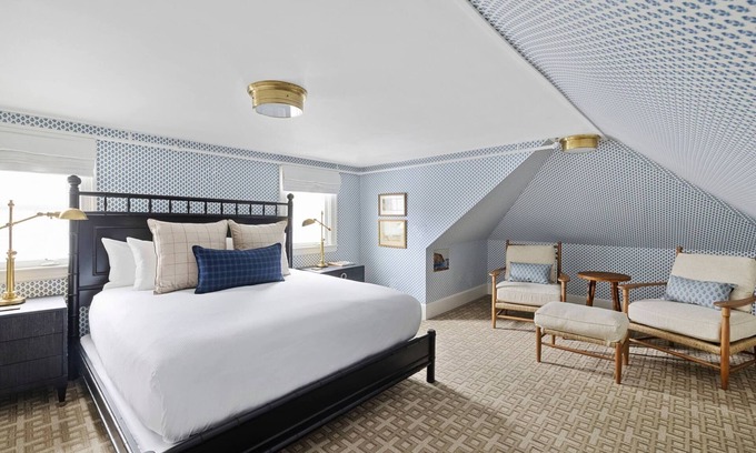 Kennebunkport Hotel | Hackenberg King with Seating Area at Kennebunkport Inn, Free Breakfast