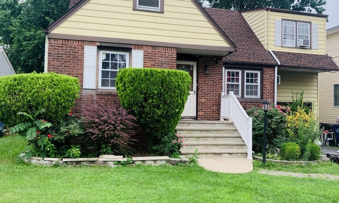 Hackensack House | Hackensack 4Beds/2bath, Newly Renovated Home w parking/backyard
