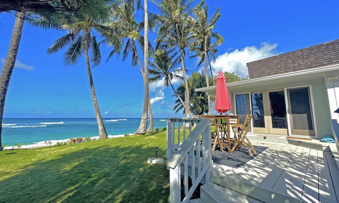Haleiwa House | Hale Kai - BEACHFRONT Exclusive Area North Shore
