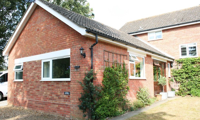 Halesworth Cottage | Halesworth Annexe - sleeps 2 guests in 1 bedroom