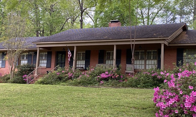Starkville House | Half Mile to MSU Campus-3 Bed/2Bath Ranch in Cozy Neighborhood!