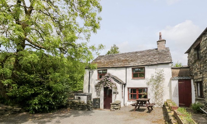 Broughton in Furness House | HALL DUNNERDALE COTTAGE, pet friendly in Broughton-In-Furness