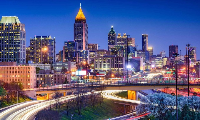 Lindbergh Apartment | Hall of Fame Suite Fast Wifi Hospitals Pool Free Parking Full Kitchen