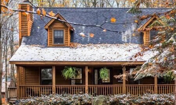 Bellaire House | Hall's Haven - Your Home away from Home