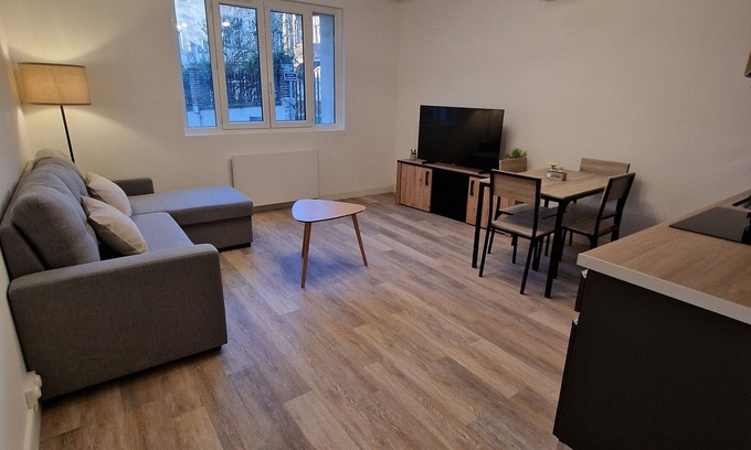 Chateaudun Apartment | Halte Douillette au Cœur de la Ville