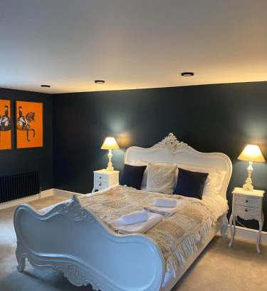 Knott End-on-Sea Apartment | Hamilton-The Alexander suite luxury holiday Let's