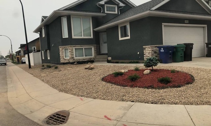 Saskatoon House | Hampton 3BR/2BA Suite Near Airport