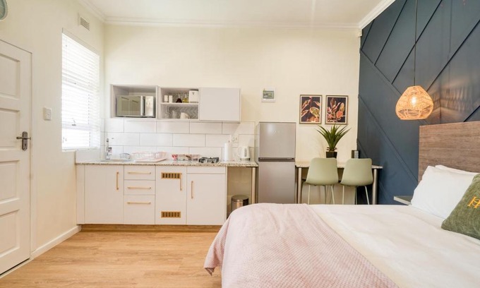 Windermere Apartment | Hampton Collection - 2 Sleeper Studio Apartment with Pool