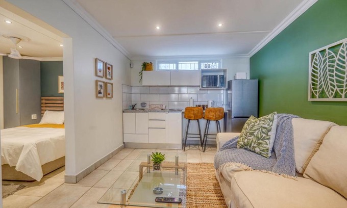 Windermere Apartment | Hampton Collection - Trendy 2 Sleeper Apartment with Pool