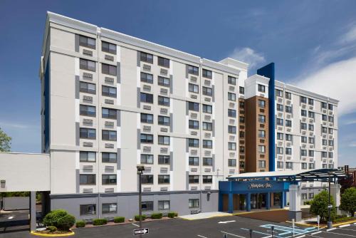 Newark Hotel | Hampton Inn Newark Airport
