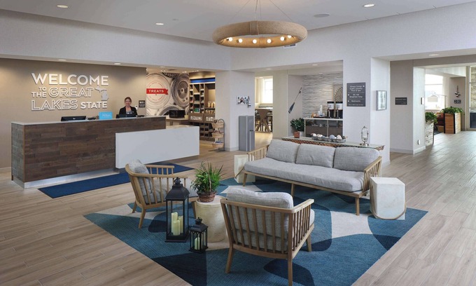 Manistee Hotel | Hampton Inn & Suites Manistee Waterfront