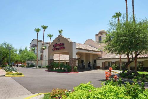 Paradise Valley Village Hotel | Hampton Inn & Suites Phoenix/Scottsdale