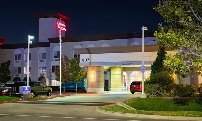 Salt Lake City Hotel | Hampton Inn & Suites Salt Lake City Airport