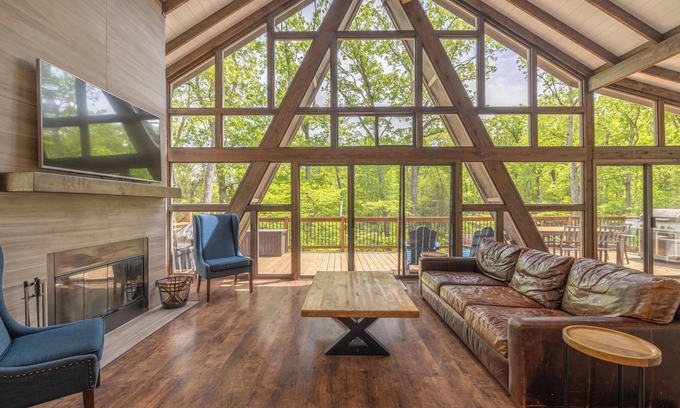 Wright City Ski Chalet | Hampton's Hideaway by Innsbrook Vacations!