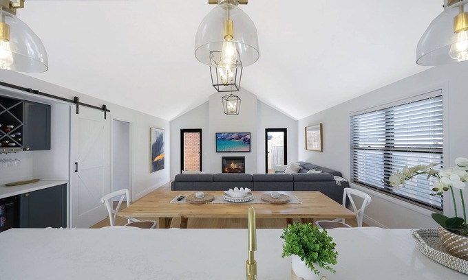 Warrnambool House | Hamptons on Landy - Luxury Townhouse