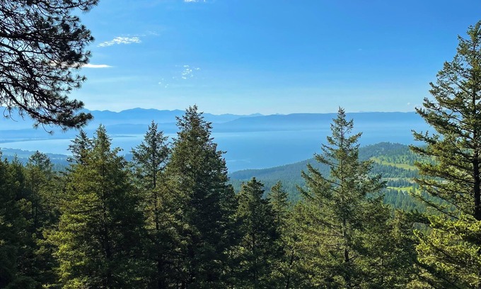 Somers Cabin | Hand-Crafted Cabin, Lake View abv. Somers Bay ! Enjoy the "Flathead Valley " !