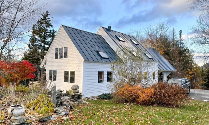 Warren House | Hand Crafted Post and Beam Home with Mountain Views Minutes from Sugarbush