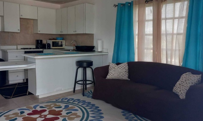 Nassau House | Hanna's Haven - in Nassau, The Bahamas