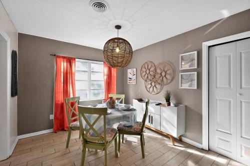 Lakeland House | Happy Days at Two Oaks 4BD Home Minutes From Beautiful Lake Hollingsworth